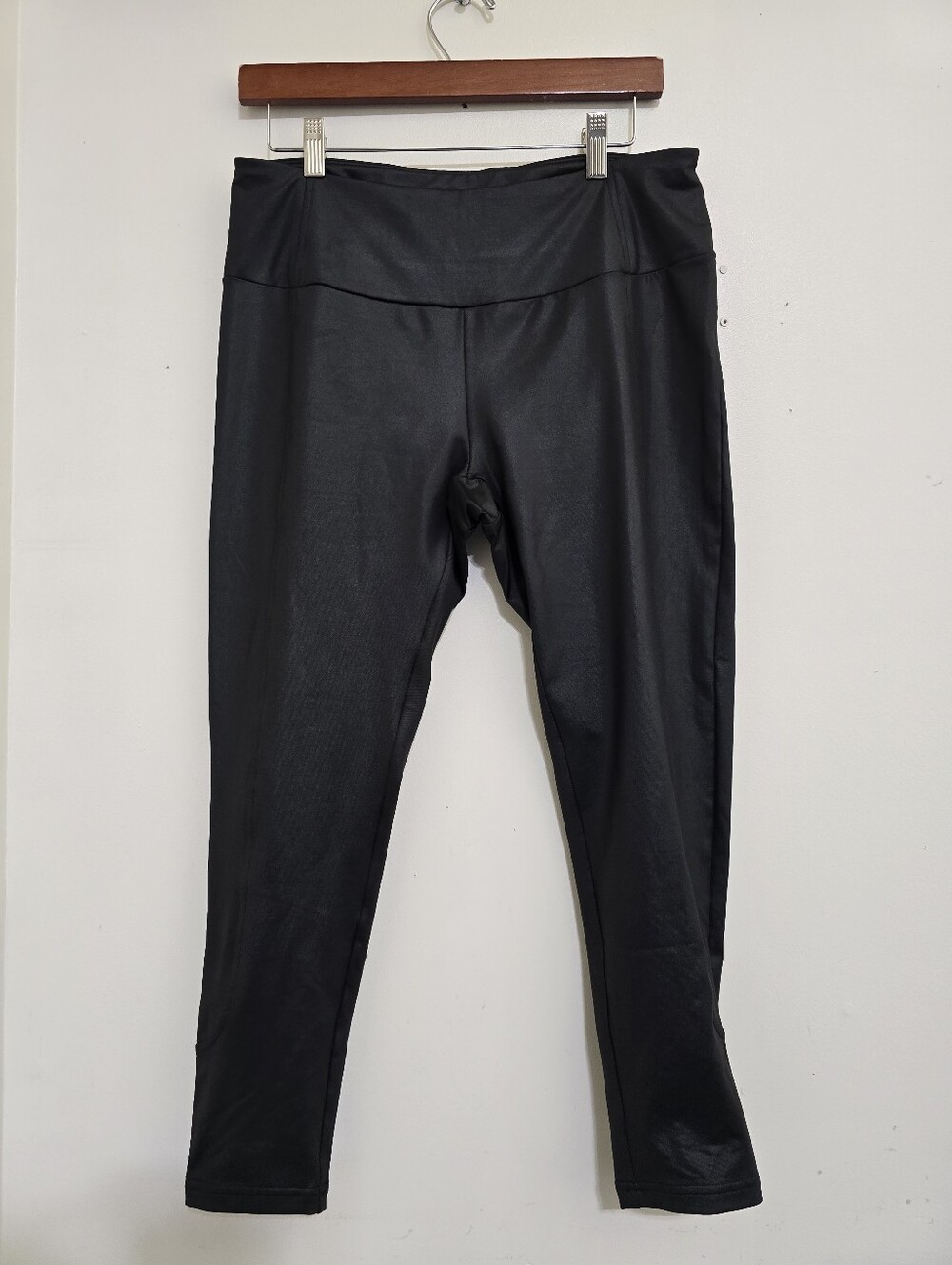 Z by ZELLA size Large Liquid Sheen Faux Leather Workout Yoga Leggings Black